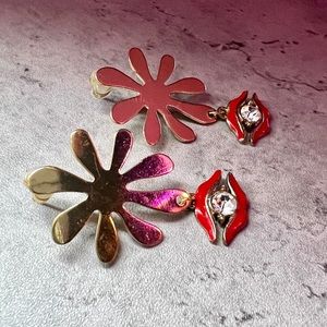 NWT Abstract Gold Flower With Red Lips Earrings